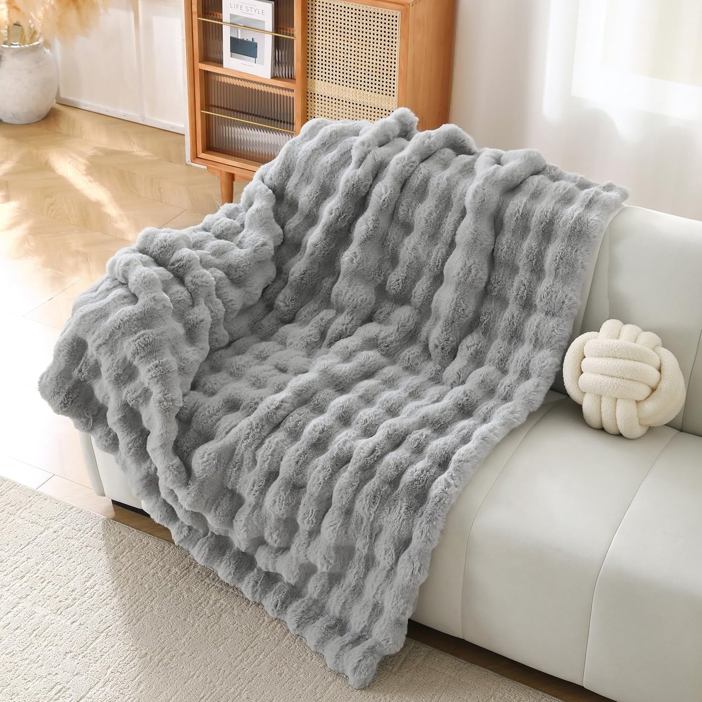 Luxury Faux Fur Sherpa Throw Blanket – Soft Reversible Plush Blanket for Sofa & Bed (Cream, 100×150cm)