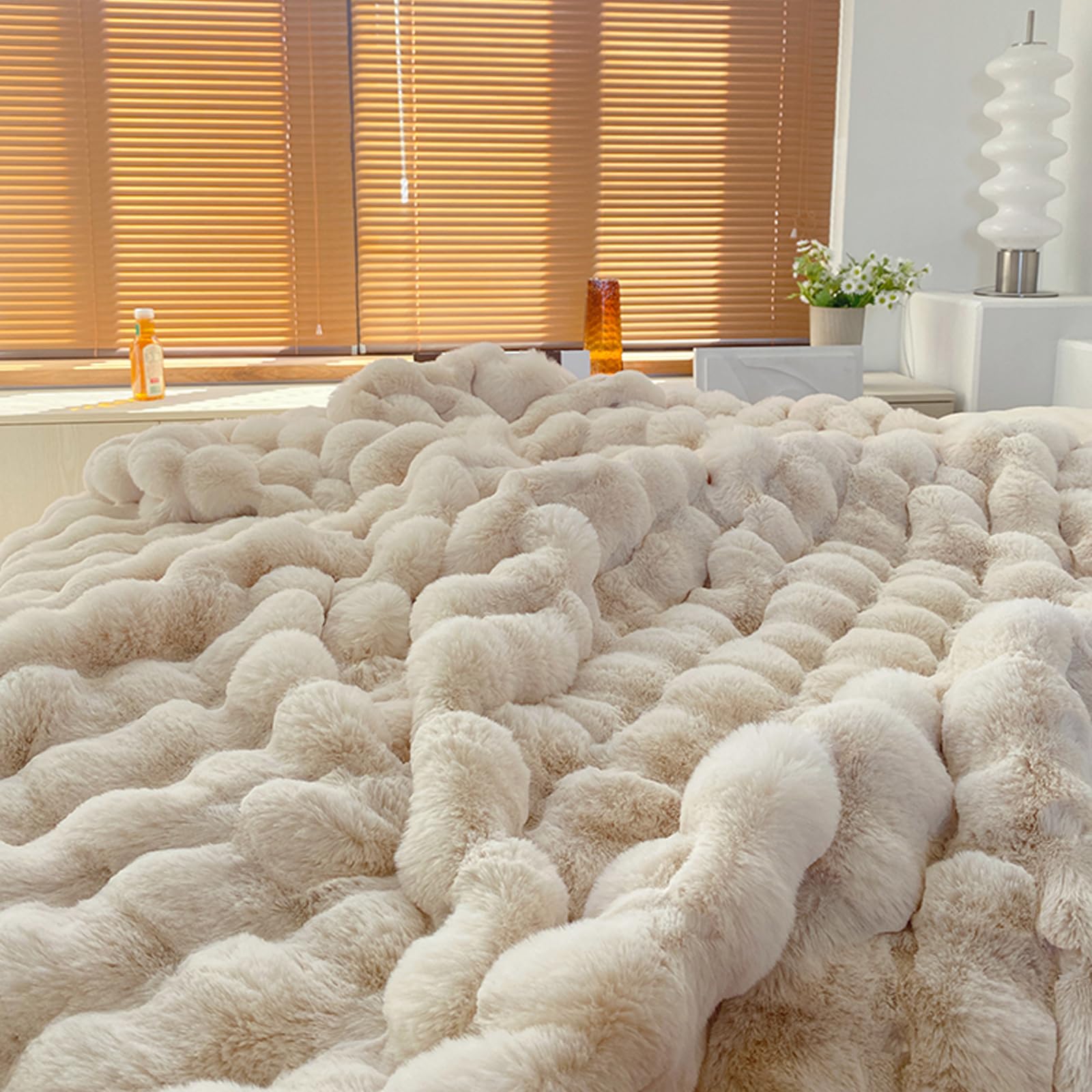Luxury Faux Fur Sherpa Throw Blanket – Soft Reversible Plush Blanket for Sofa & Bed (Cream, 100×150cm)